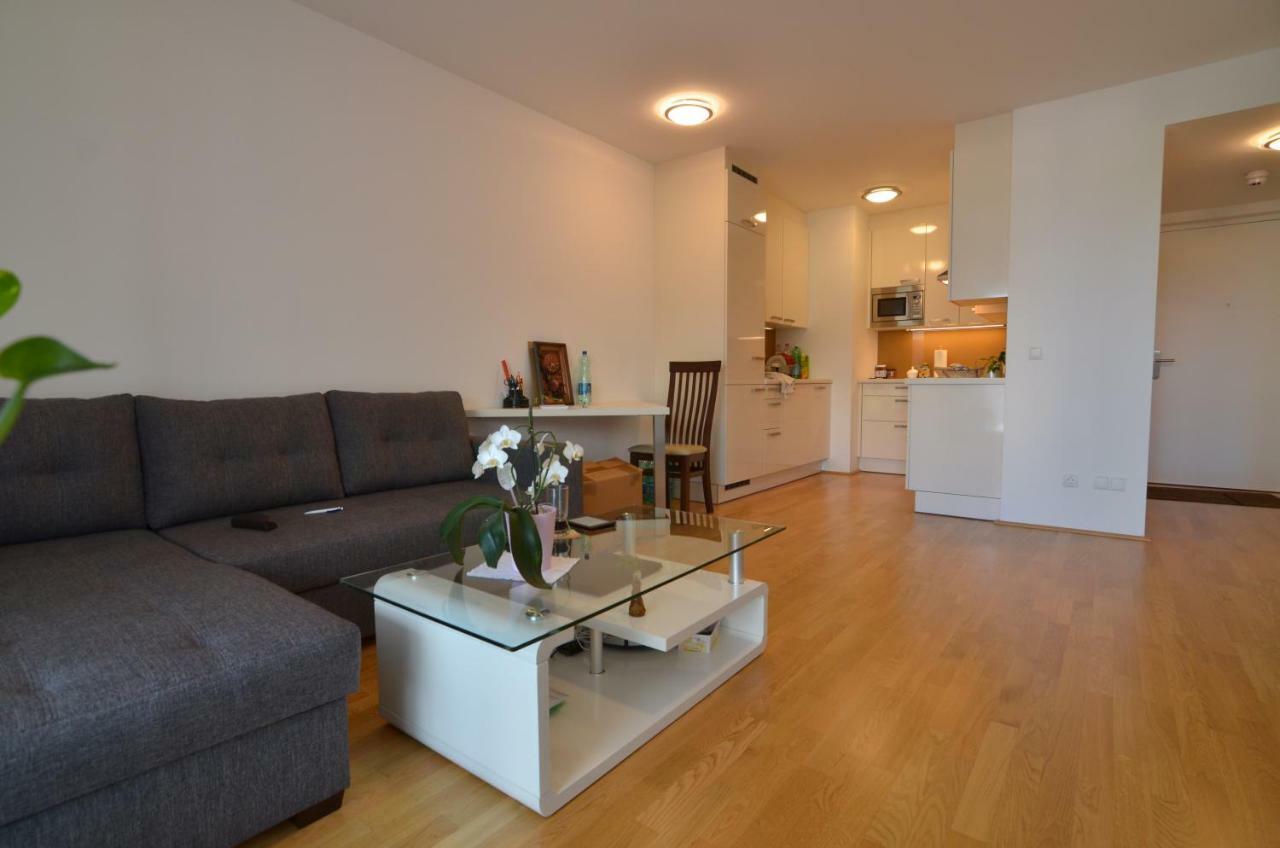 Apartment With Parking On Premise Wien Exterior foto