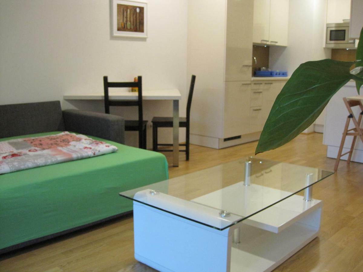 Apartment With Parking On Premise Wien Exterior foto