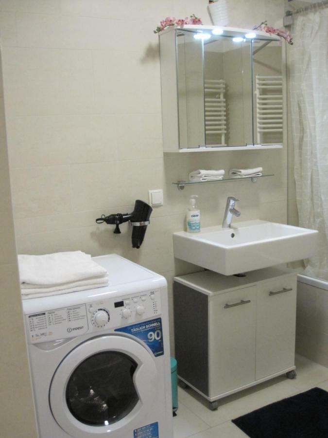 Apartment With Parking On Premise Wien Exterior foto