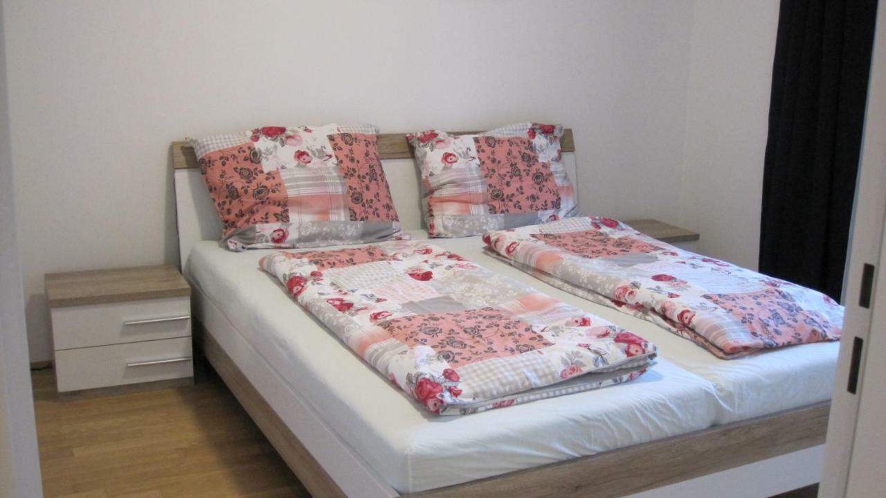 Apartment With Parking On Premise Wien Exterior foto