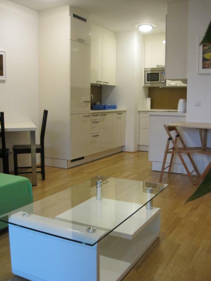 Apartment With Parking On Premise Wien Exterior foto